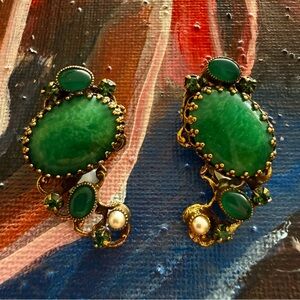 VTG Signed ROBERT 1960s Faux Pearls Jade Art Glass Cabochon Clip On Earrings